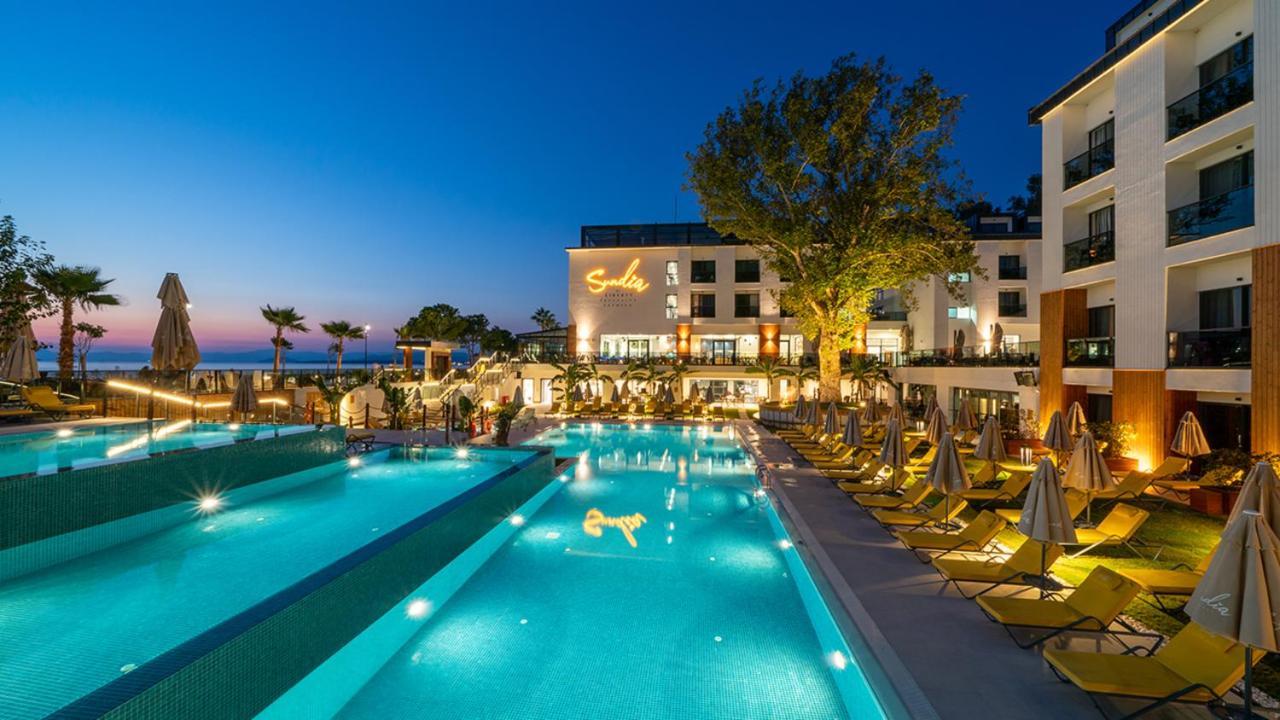 Sundia by Liberty Fethiye Otel Dış mekan fotoğraf The hotel at night