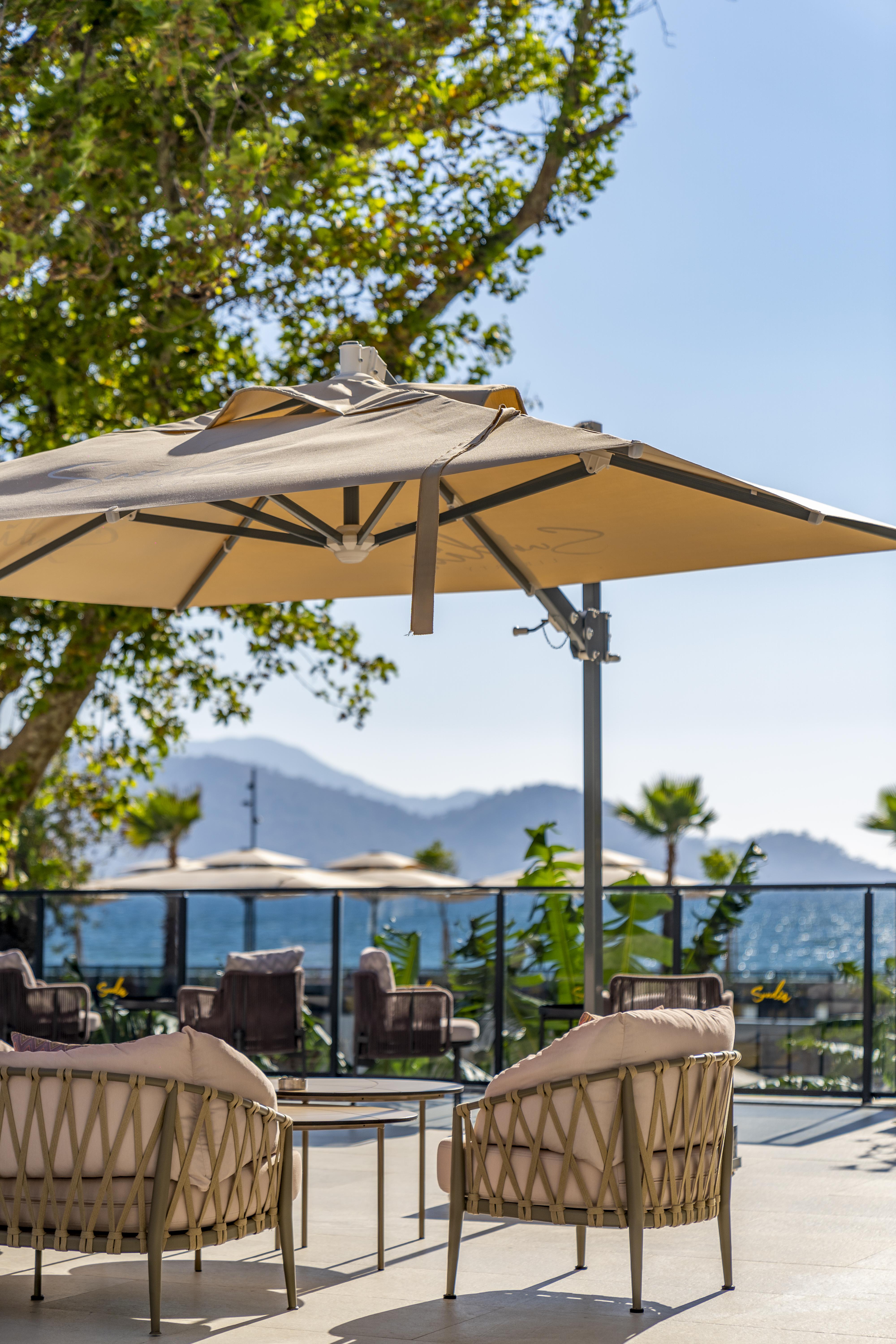 Sundia by Liberty Fethiye Otel Dış mekan fotoğraf A cantilever umbrella